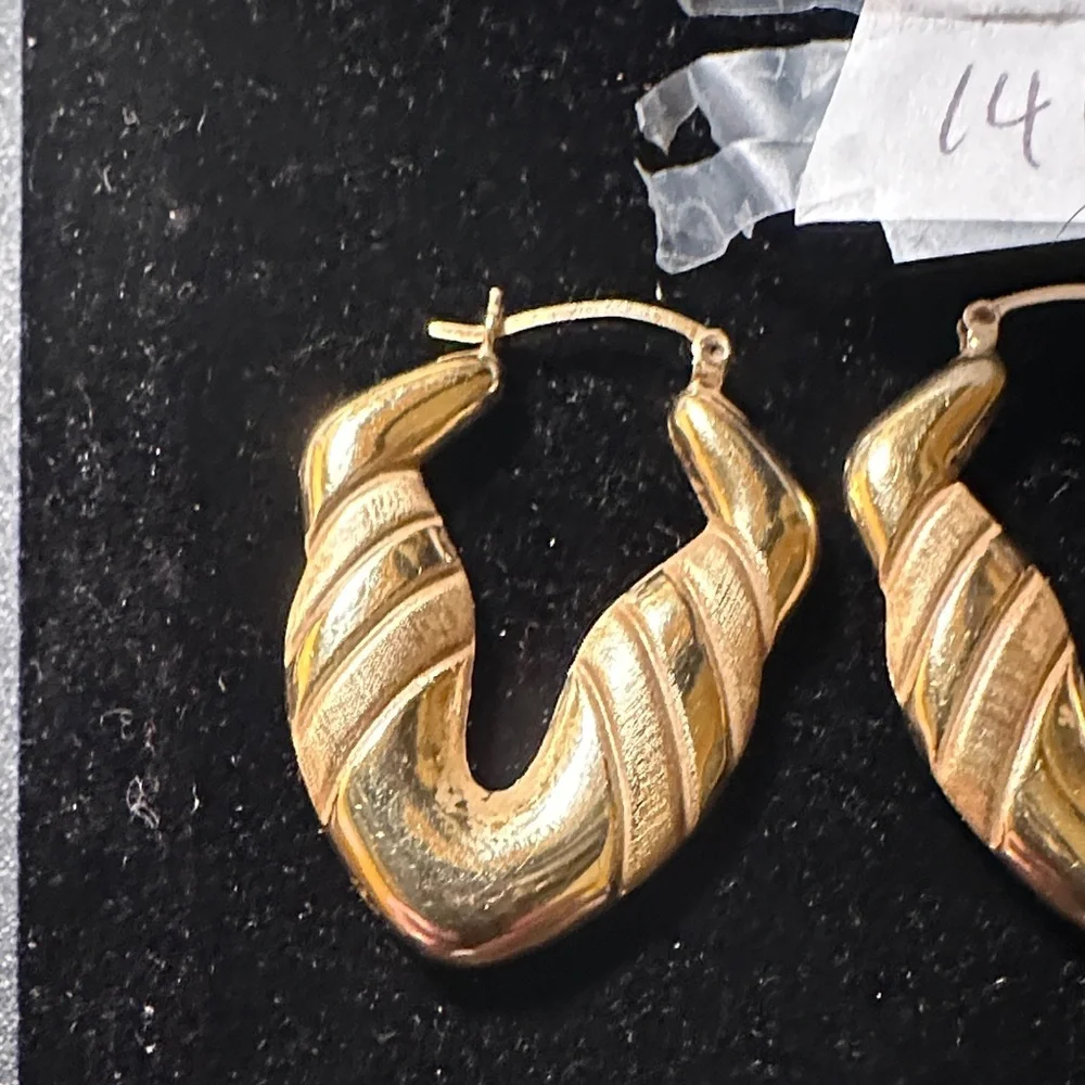14 KARAT Gold Hoop Earrings 4.5 Grams - Picture 5 of 9